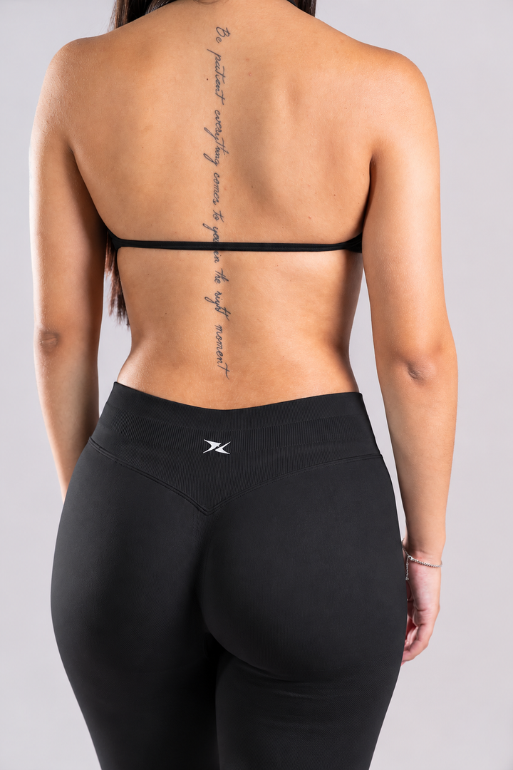 Sculpt Halter Bra - Preto