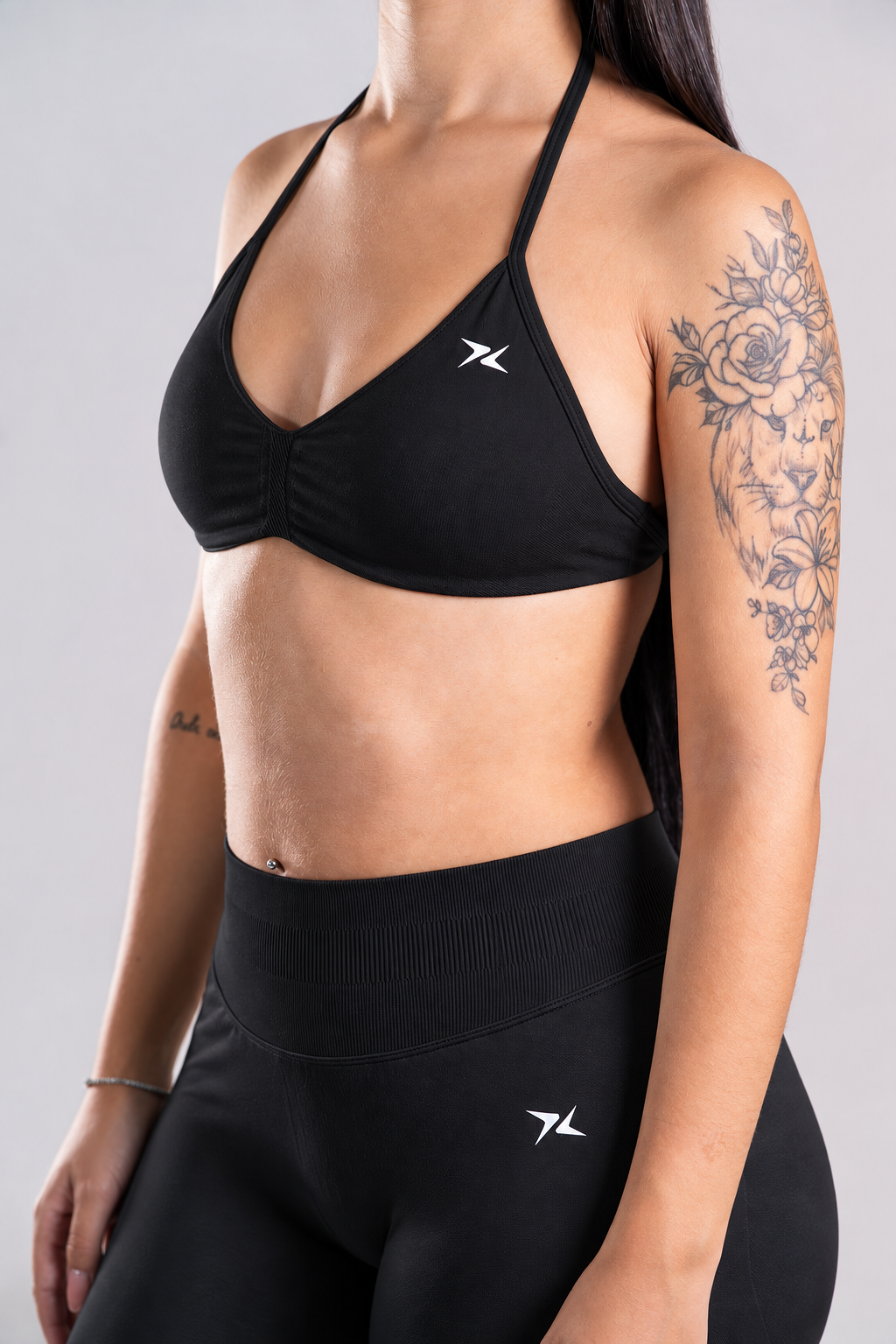 Sculpt Halter Bra - Preto