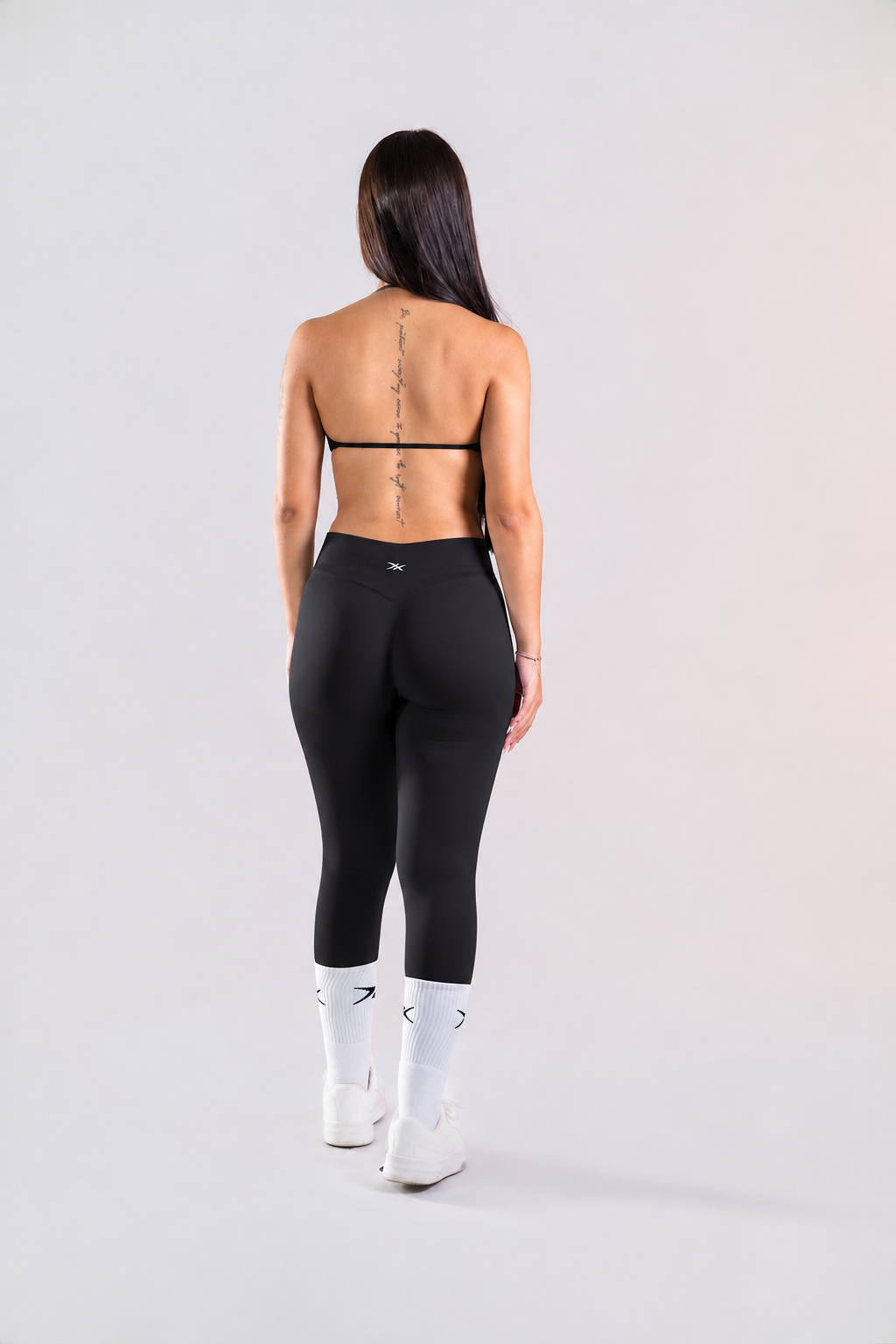 Sculpt Halter Bra - Preto